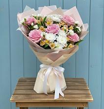 Букет цветов из:  Гвоздики, Орхидеи и Розы #REPLACE_PRED# Костенках