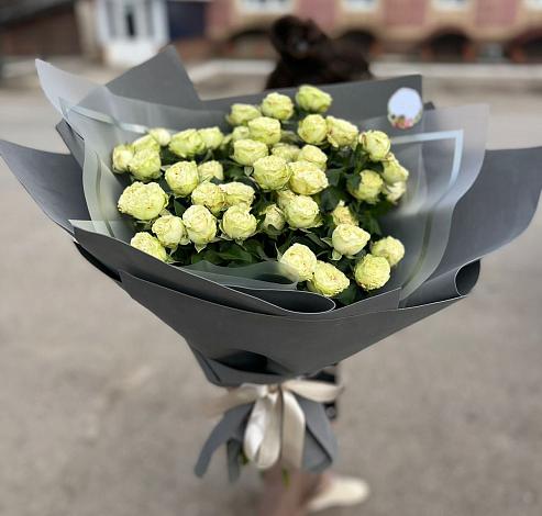 Букет Белые кустовые розы Солинеро в Костенках