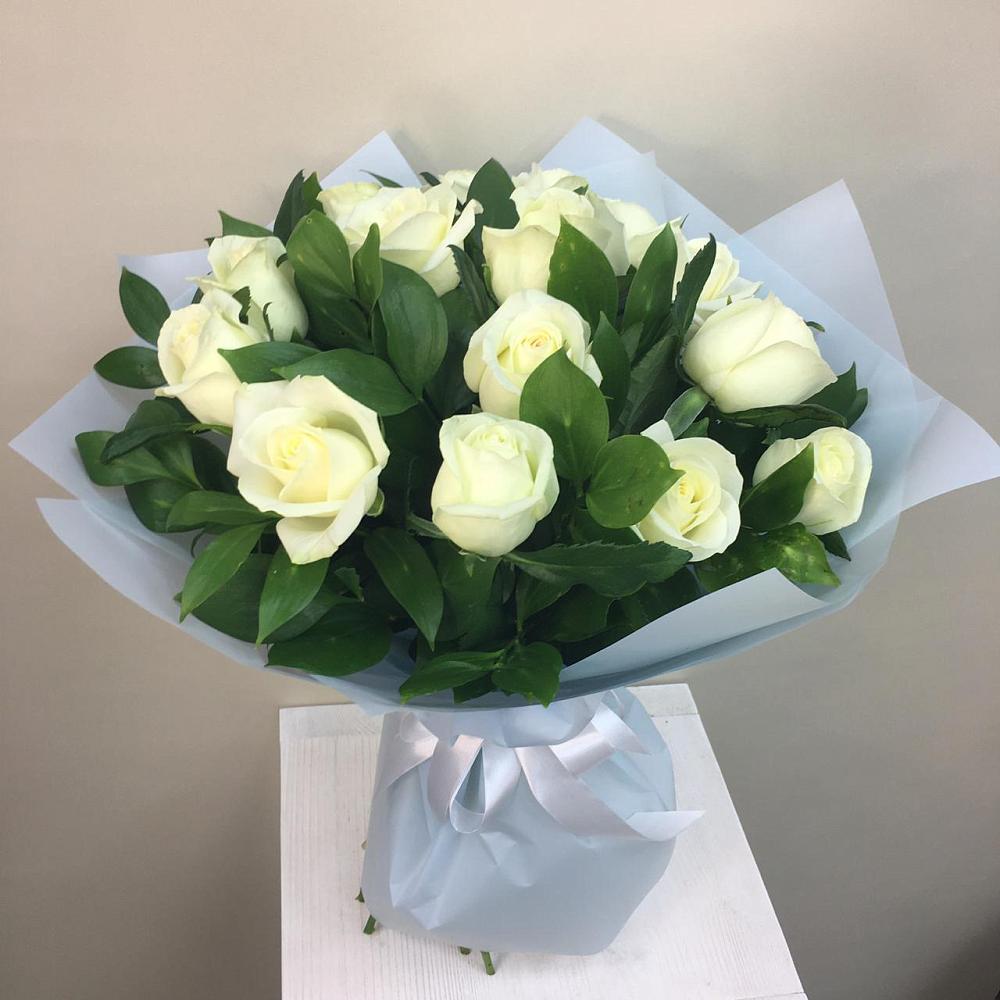 Букет 15 Белых роз Проуд в Костенках
