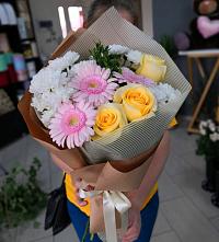 Букет цветов из:  Герберы, Розы и Хризантемы в Костенках