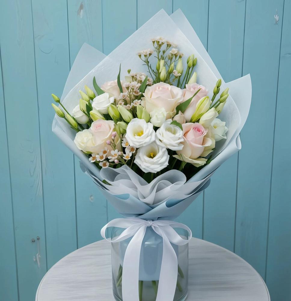 Букет цветов из: Розы и Лизиантусы в Костенках