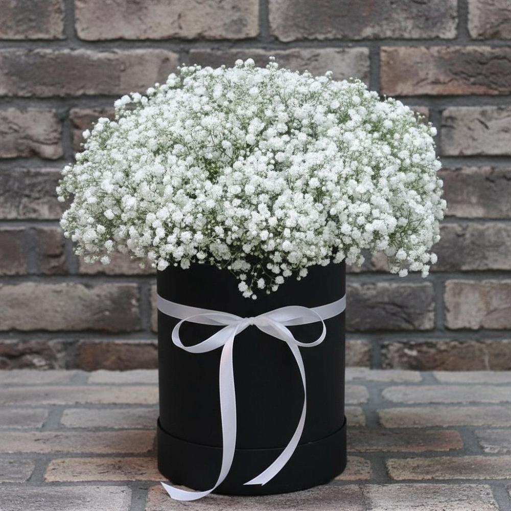 Цветочная композиция из Гипсофила в шляпной коробке в Костенках