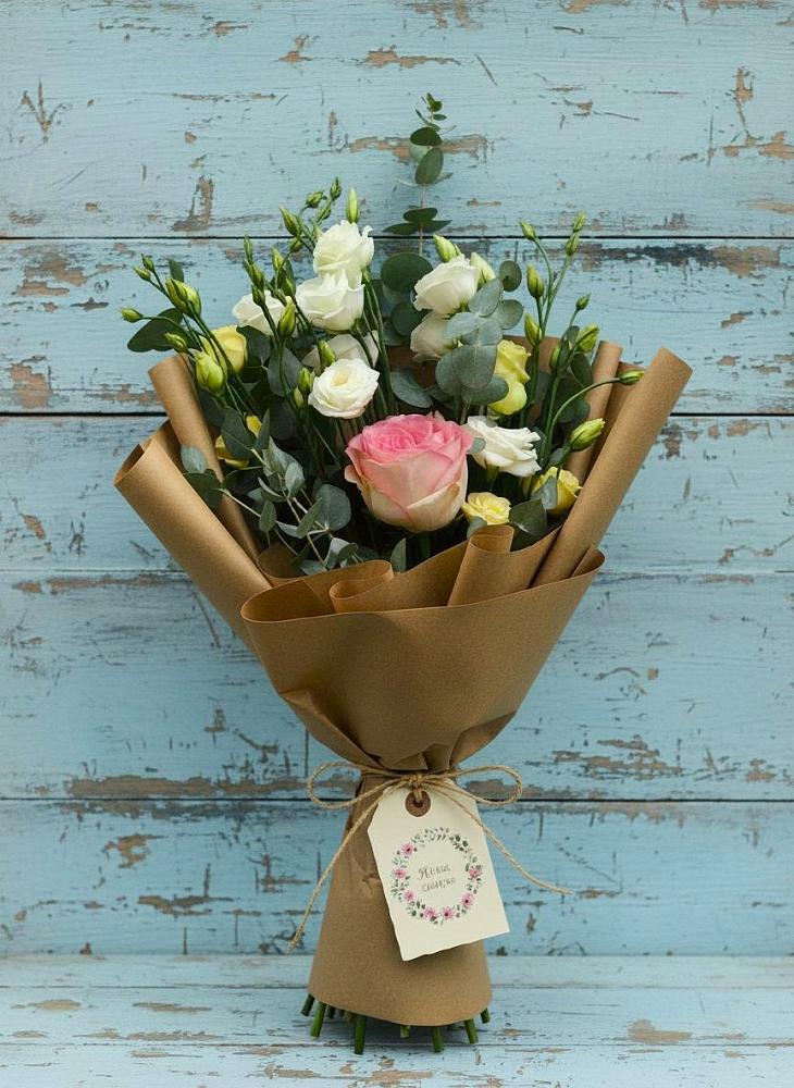 Букет цветов из: Розы и Лизиантусы в Костенках