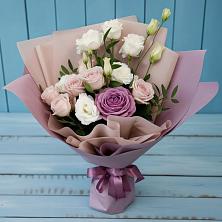 Букет цветов из:  Розы и Лизиантусы в Костенках
