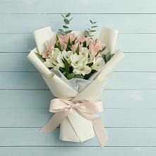 Букет цветов из:  Альстромерии в Костенках