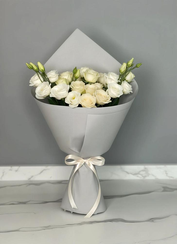 Букет цветов из: Розы и Лизиантусы в Костенках