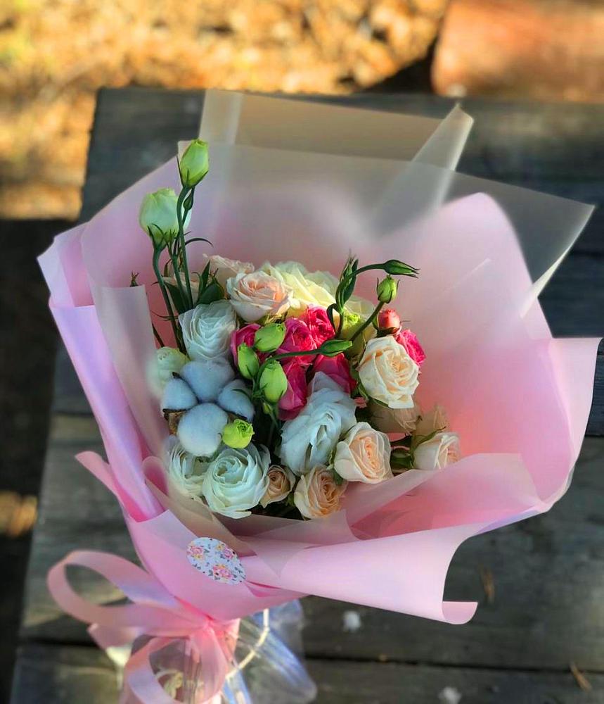 Букет цветов из: Розы и Лизиантусы в Костенках