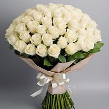 Букет 101 беля роза Белоснежка в Костенках