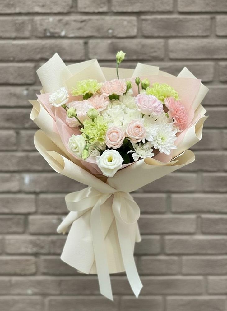 Букет цветов из: Гвоздики, Розы, Лизиантусы и Хризантемы в Костенках