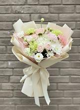 Букет цветов из:  Гвоздики, Розы, Лизиантусы и Хризантемы #REPLACE_PRED# Костенках