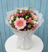 Букет цветов из:  Герберы, Альстромерии и Лизиантусы #REPLACE_PRED# Костенках