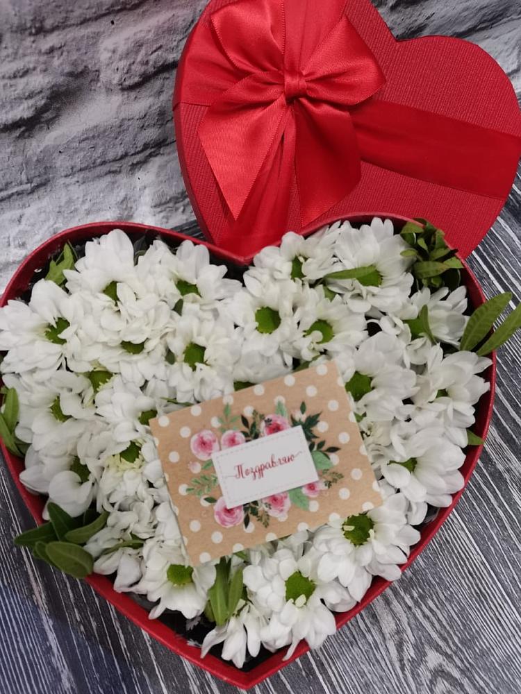 Цветочная композиция из Хризантемы в виде сердца в Костенках